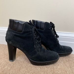 Tod’s grey suede booties
